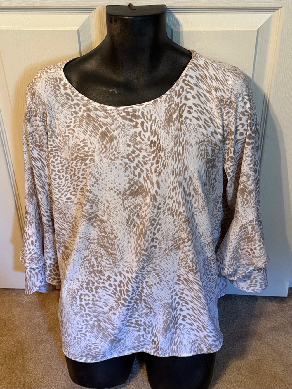 Belle Kim Gravel Women’s Top Round Neck With Flared Sleeves